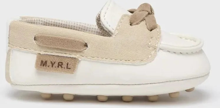 Niechodki niemowlęce – mokasyny kremowe styl boat shoe Mayoral 9620