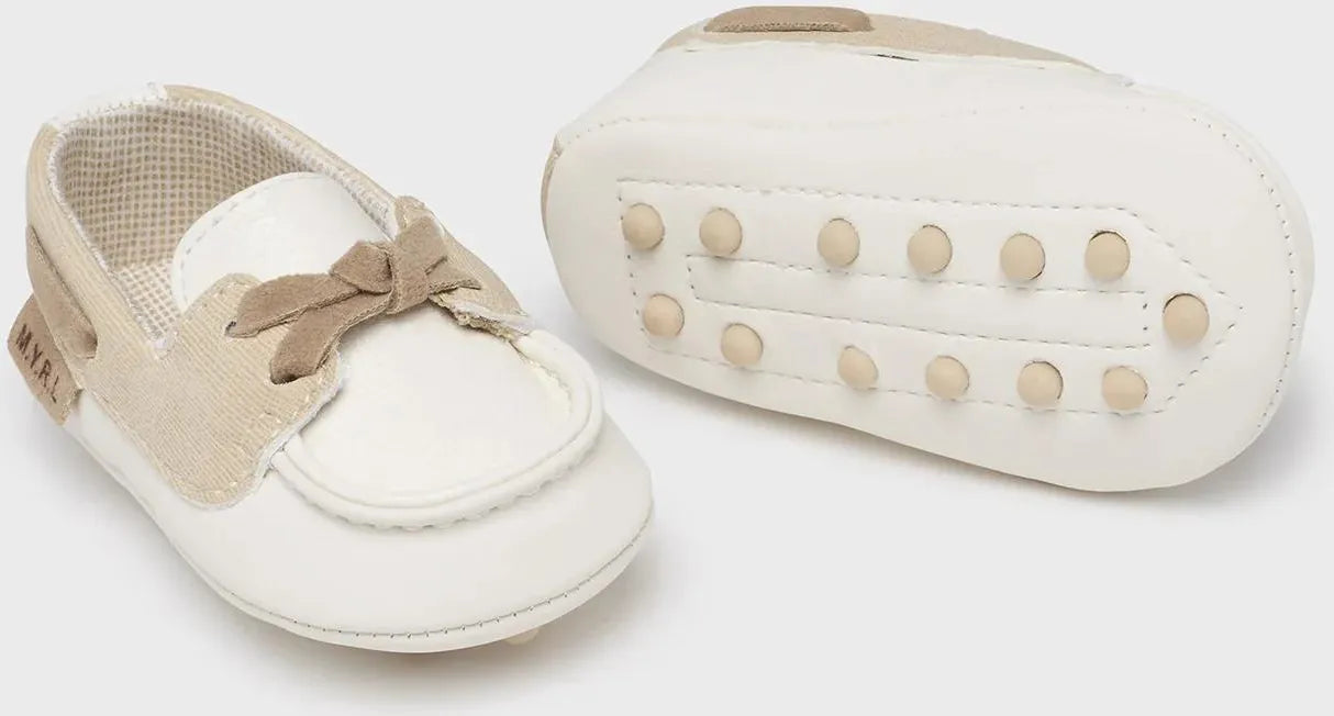 Niechodki niemowlęce – mokasyny kremowe styl boat shoe Mayoral 9620