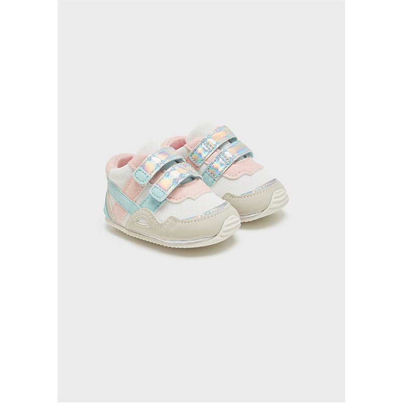 Niechodki niemowlęce – sneakersy pastelowe z holograficznym rzepem  Mayoral 9512