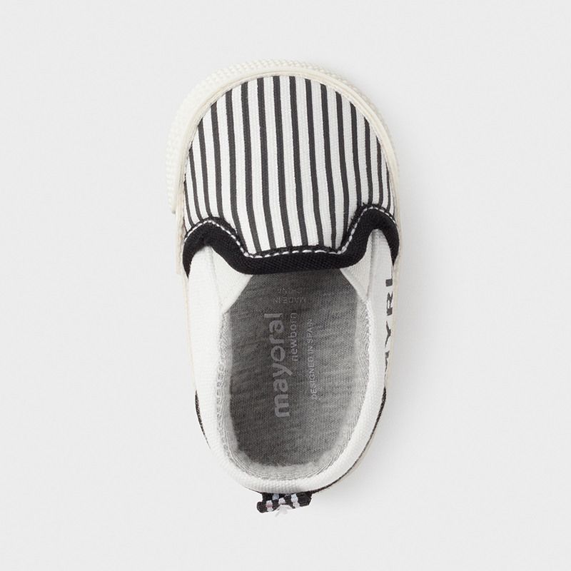 Niechodki niemowlęce – slip-on w czarno-białe paski Mayoral 9400