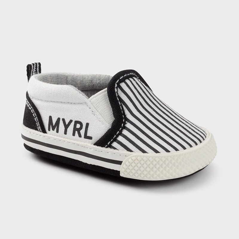 Niechodki niemowlęce – slip-on w czarno-białe paski Mayoral 9400